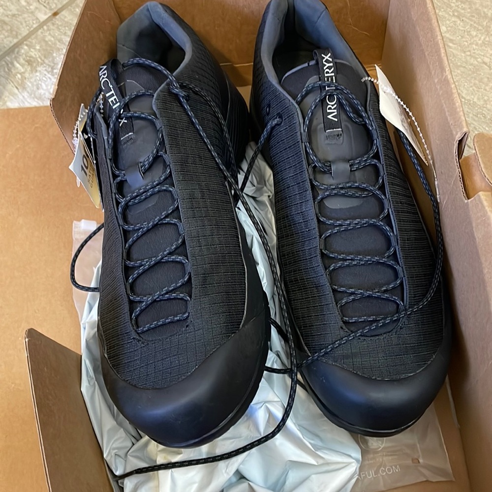 Arc’teryx konseal fl approach black cylinder size 13 NWT